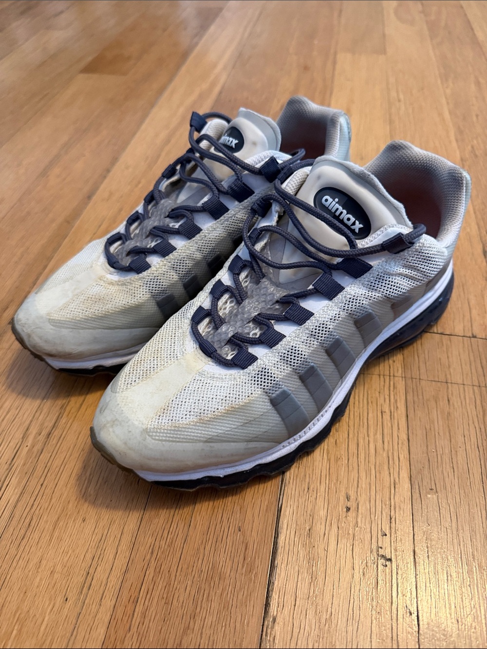 Nike Air Max - White and Navy Air Max Lightweight Running Trainers